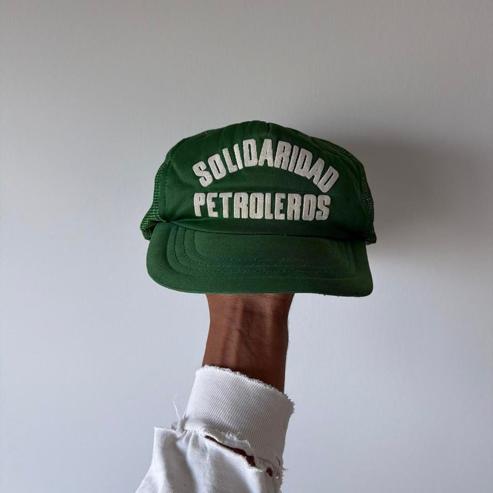Green Solidaridad Petroleros trucker hat